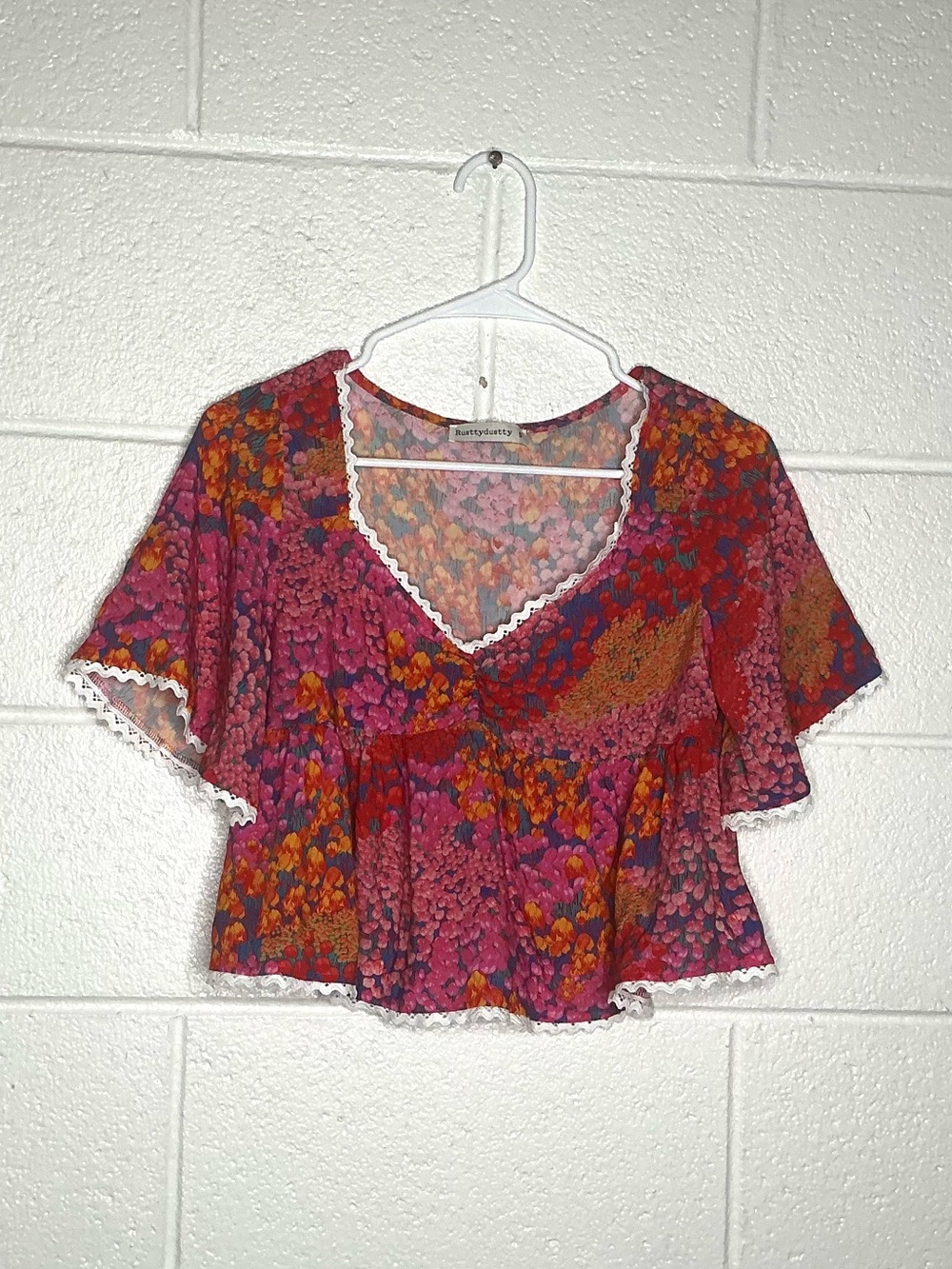 < Boutique Pink & Orange Floral Boho Flutter Sleeve Cropped Top >